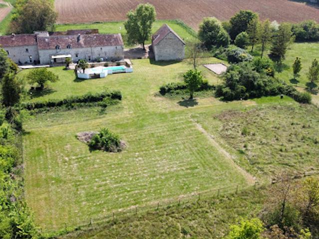 Vente Propriété 9 pièces 263 m2 Dangé Saint Romain