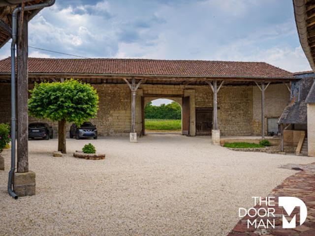 Vente Propriété 9 pièces 279 m2 Les Trois Moutiers