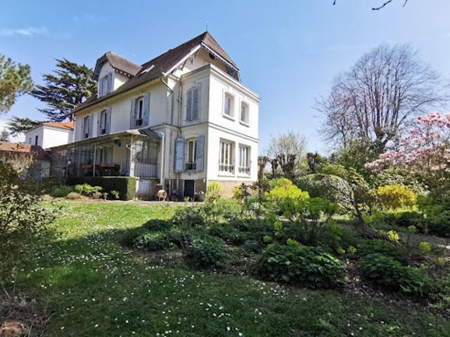 Vente Maison de maître 9 pièces 280 m2 Mandres les Roses