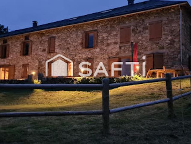 Vente Propriété 9 pièces 300 m2 Saurat
