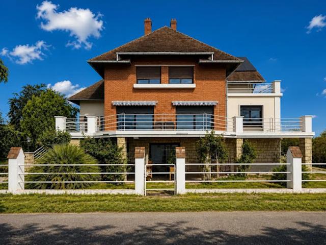 Vente Propriété 9 pièces 350 m2 Guilly