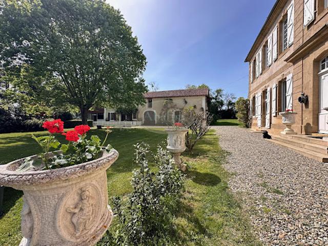 Vente Château 9 pièces 448 m2 Mirande