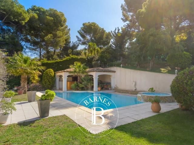 Vente Sanary Beaucours Belle Villa Traditionnelle Pi. 180m² Sanary sur Mer