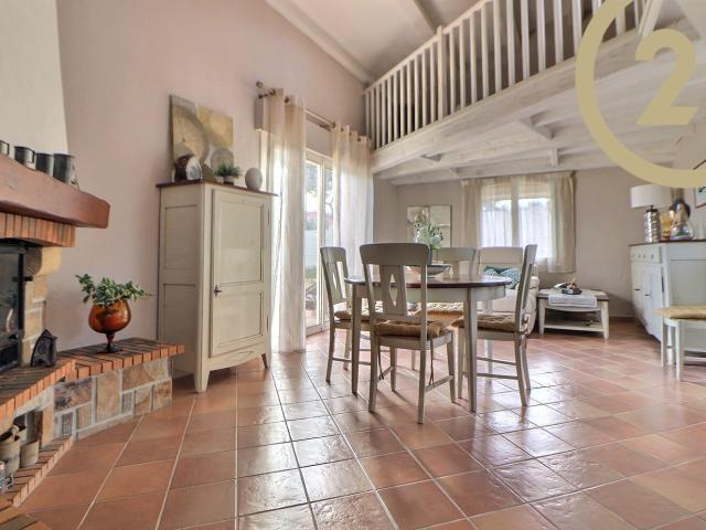 VENTE SAINT AYGULF Villa 5 pièces de 125m2 avec garage