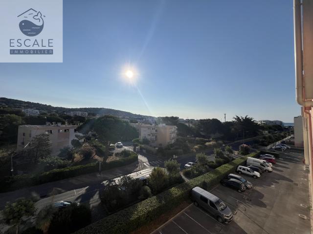 VENTE STUDIO CABINE VUE DEGAGEE QUARTIER LES QUILLES A SETE