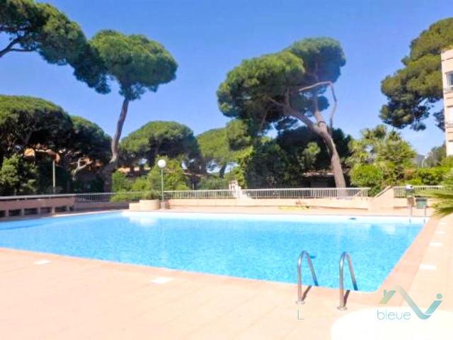 Vente Studio Hyeres Port dernier étage Résidence avec piscin. 16m² Hyères