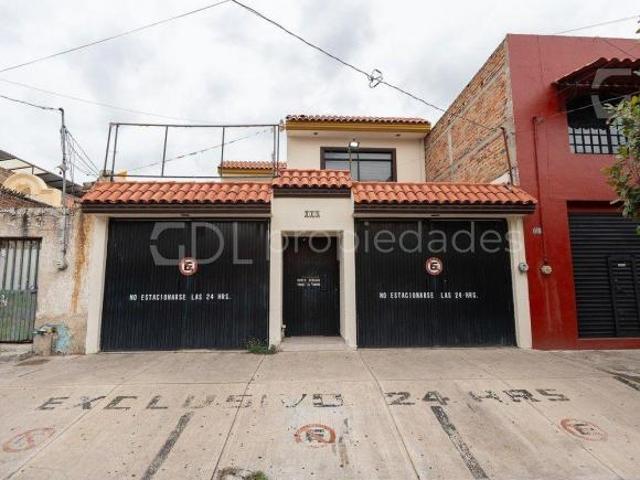 VENTURA ANAYA CASA MUY AMPLIA EN VENTA