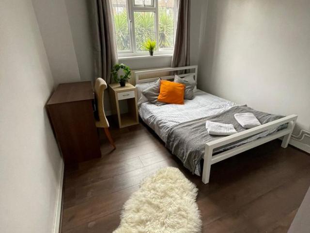 Venue Street, London E14, 5 bed shared accommodation to rent, £680 pcm | PrimeLocation