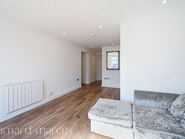 Venus Mews, Mitcham CR4, 1 bed maisonette to rent, £1,750 pcm | PrimeLocation