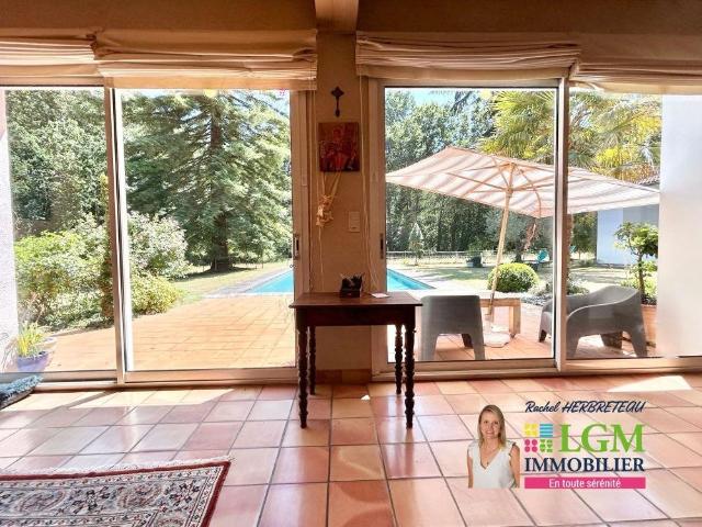 Venansault, Propriété de caractère avec prairie, piscine et. 234m² Venansault