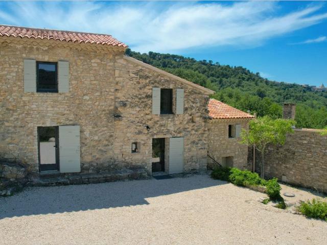 VENASQUE MAS EN PIERRE 225 m² sur plus d'un hectare de terra. 225m² Venasque