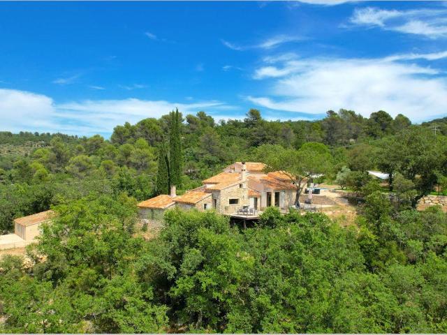 Venasque Mas En Pierre 225 m² sur plus d'un hectare de terra. 225m² Venasque
