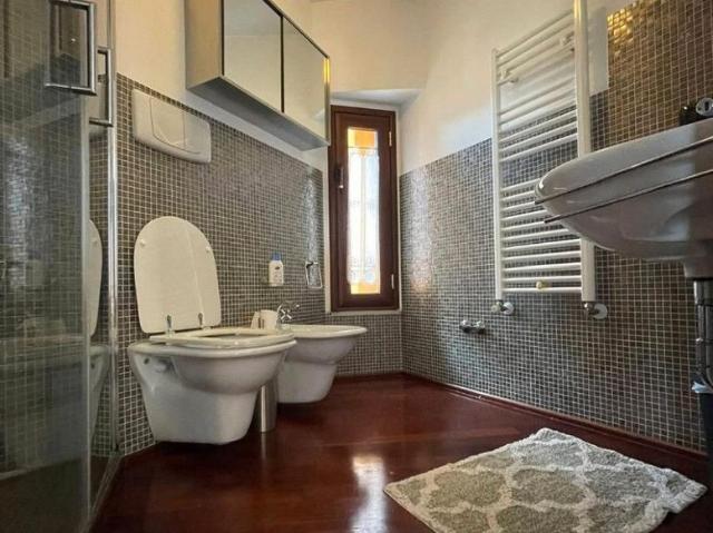 VENARIA REALE AMPIO BILOCALE: 390 euro