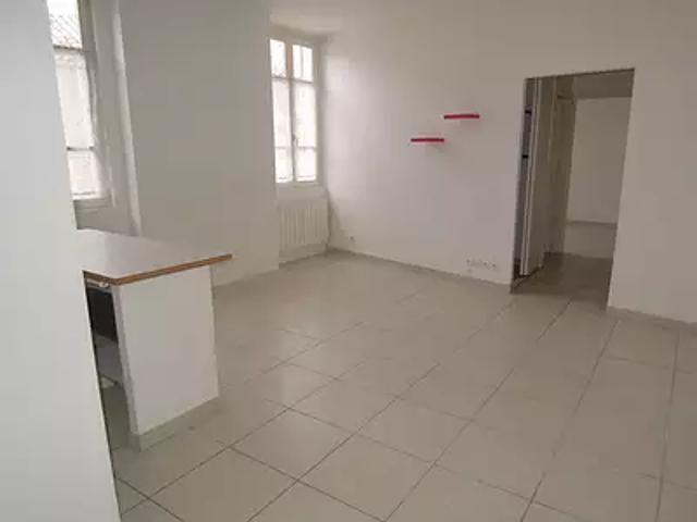 Vence 06140 Location appartement 2 pièces t2 au dernier étage