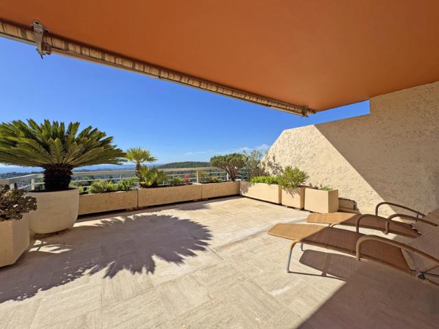 Vence 3 pièces de 92,4 m2, terrasse de 75,55 m2 Vue mer