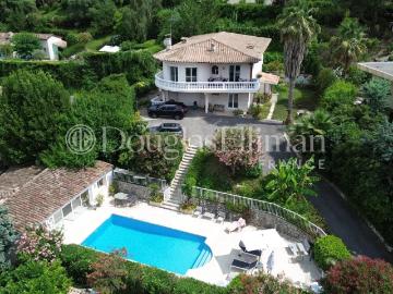Vence: Une jolie et spacieuse villa au calme 262m² Vence