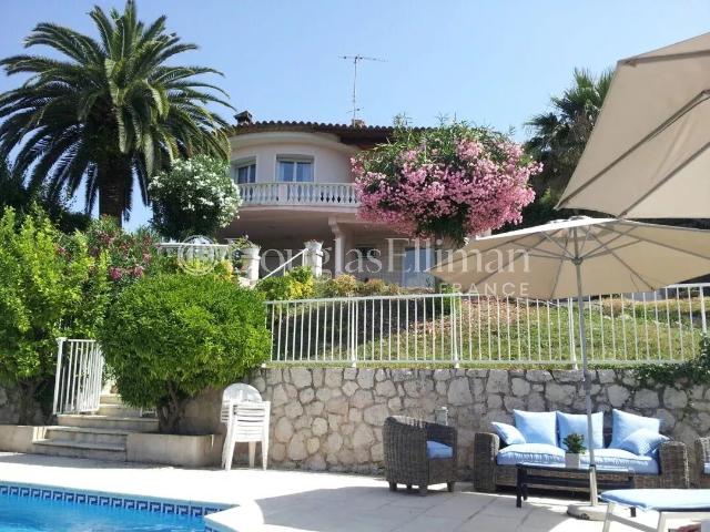 VENCE: Une jolie et spacieuse villa au calme 262m² Vence