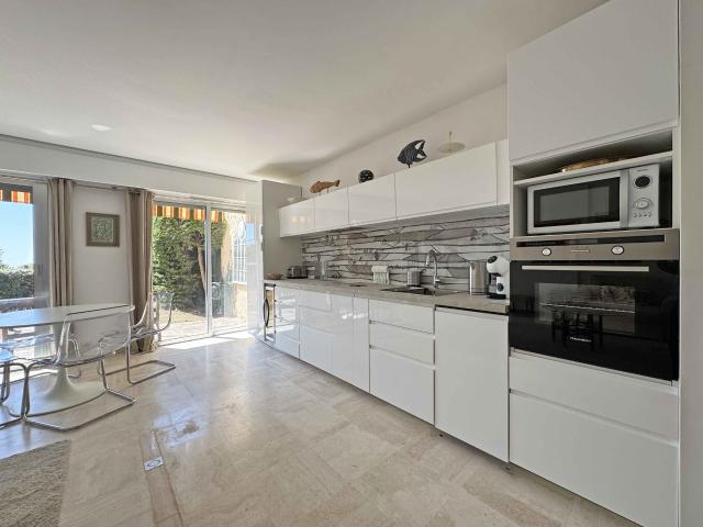 Vence Appartement 2P de 58 m2 avec jardin privatif 220 m2