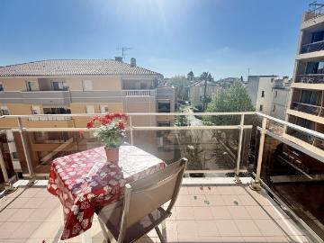 Vence Centre Beau 3 pièces en dernier étage avec terrasse et. 72m² Vence