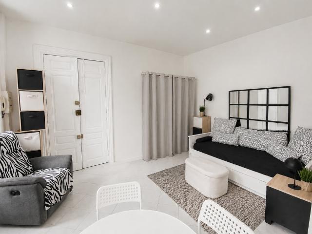 VENCE Dans maison bourgeoise, agréable studio au calme