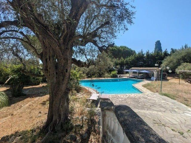Vence Propriété d'exception avec vue panoramique, parc de 3. 250m² Vence