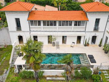 Vence: Propriété de charme avec piscine, à pied du centre v. 197m² Vence