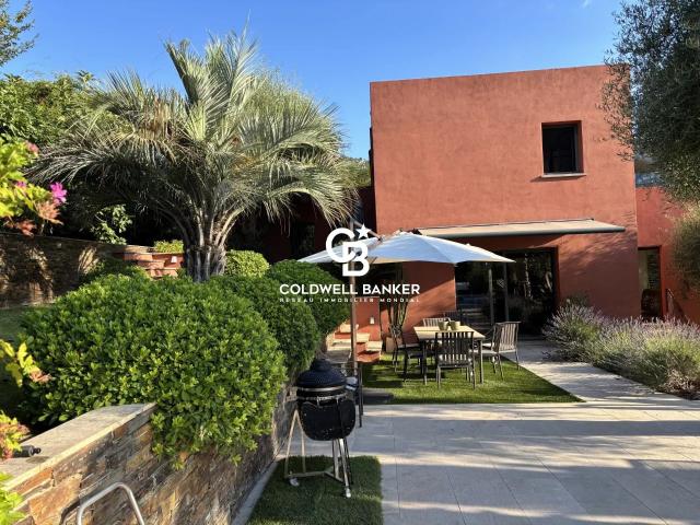 VENCE Quartier Vosgelade: Magnifique villa contemporaine. 255m² Vence