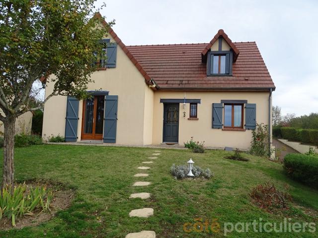 Vend pavillon sur sous sol sur un terrain de 2690 m2,20 mn. 139m² Châteaumeillant