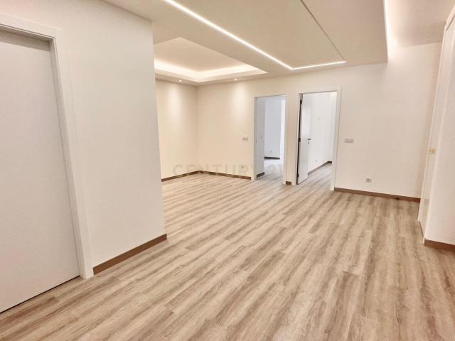 Venda T3 na Estrela APARTAMENTO INTEGRALMENTE REMODELADO COM VARANDA GENEROSA
