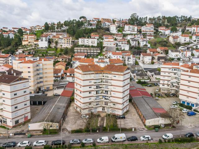 Venda | Apartamento T3 com Sótão e Garagem no Bairro de Santa Apolónia em Coimbra