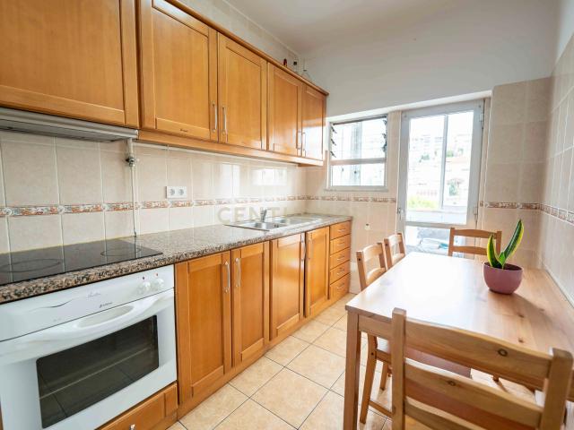 Venda | Apartamento T2 + Sala convertida em dois quartos | Mobilado e equipado na Rua Padre António Vieira em Coimbra