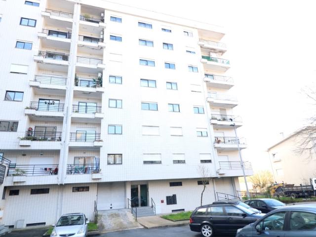 Venda Apartamento T2 Mobilado e Equipado em Lomar, Braga