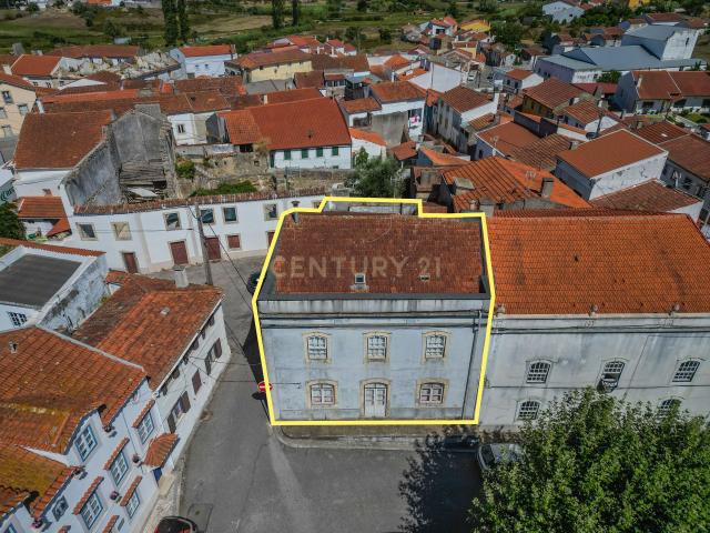 Venda de 1/3 de Propriedade Histórica com 3 Pisos, Garagem e Terraço – Maiorca, Figueira da Foz