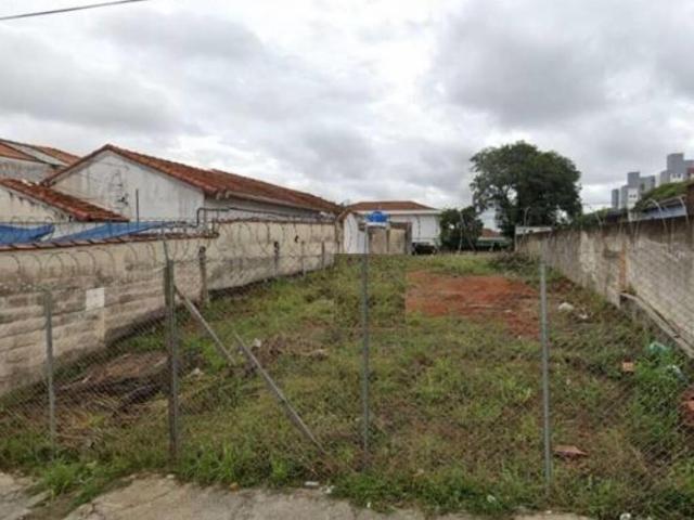venda de Terreno com 406m² de área de terreno, 10,15m de frente e fundo e 40m ambos os lados. ? Topo