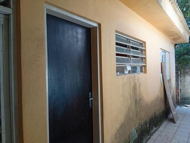 Venda de Terreno de 647m2 com 4 casas, Galpão e Depósito em Jd. Iracema SP