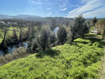 Venda de Terreno Urbano com Vista sobre o Rio Alva