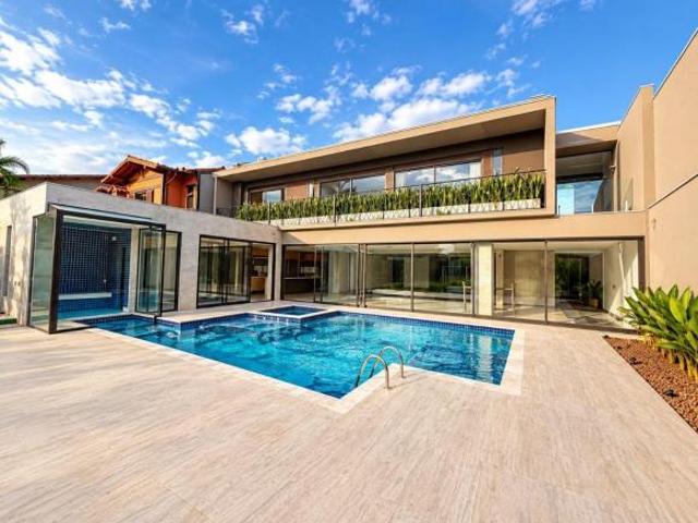 Venda de uma casa Luxuosa e Moderna no Lago Sul