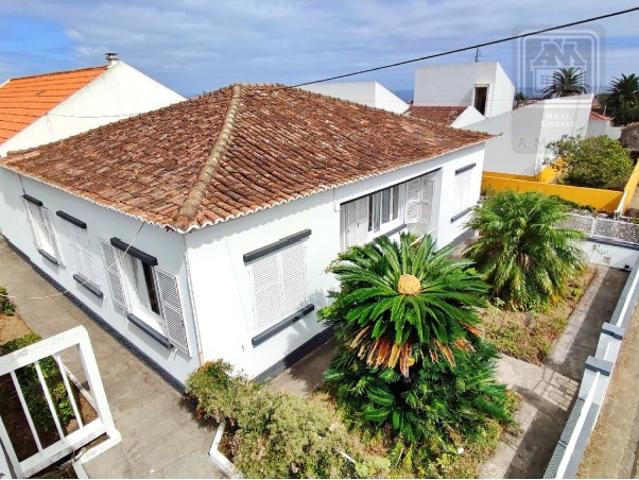 VENDA de VIVENDA MORADIA com garagem, jardim e quintal Santa Bárbara, Ribeira Grande, Ilha de São Miguel, Açores