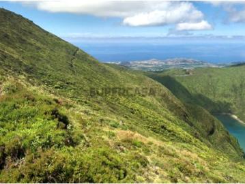 VENDA de AMPLO TERRENO junto à Lagoa do Fogo, Água de Alto, Vila Franca do Campo, São Miguel, Açores