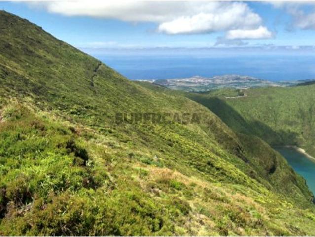 VENDA de AMPLO TERRENO junto à Lagoa do Fogo, Água de Alto, Vila Franca do Campo, São Miguel, Açores