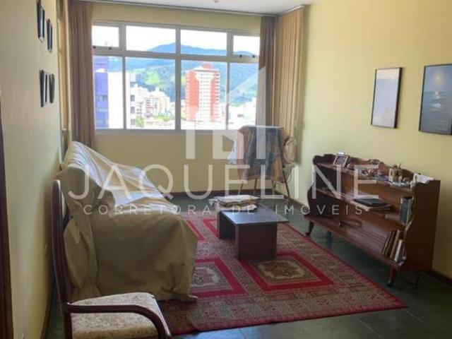 Venda de Apartamento amplo no Centro de Itajubá MG: 3 Quartos 1 Suíte + 1 suíte de serviço, 1 Sala