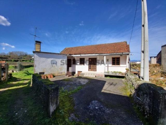 Venda de Arrecadação + 2 Casas Independientes em Pinheiro de Ázere