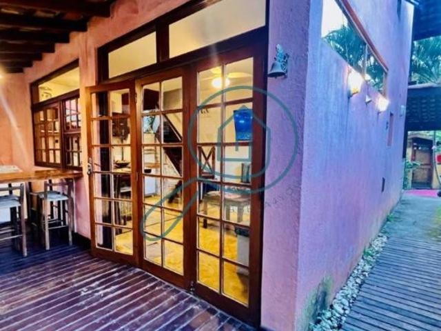 VENDA DE CASA MOBILIADA COM 2 DORMITÓRIOS EM CONDOMÍNIO ARBORIZADO COM PISCINA  VARANDA GOURMET COM