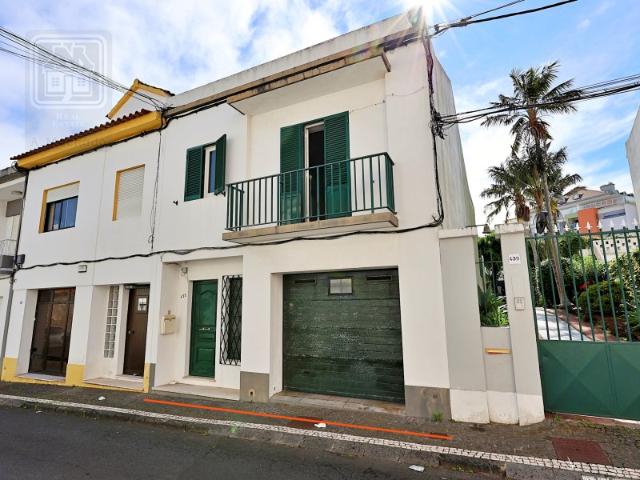 VENDA de CASA MORADIA com garagem Cidade de PONTA DELGADA, São Miguel, Açores