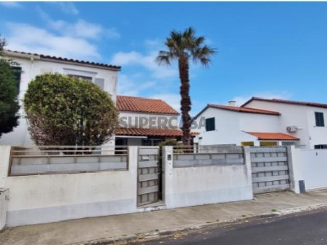 VENDA de CASA MORADIA com garagem, jardim e quintal Pico da Pedra, Ribeira Grande, São Miguel, Açores