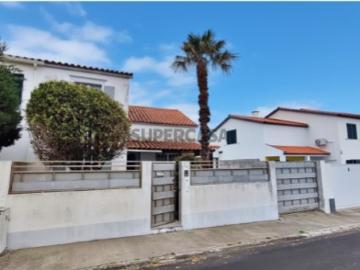 VENDA de CASA MORADIA com garagem, jardim e quintal Pico da Pedra, Ribeira Grande, São Miguel, Açores