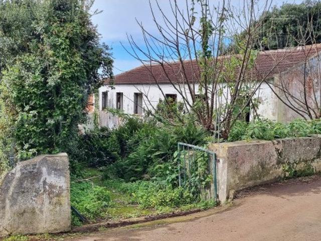 VENDA de CASA MORADIA para reabilitar São Bartolomeu de Regatos, Angra do Heroísmo, Ilha Terceira, Açores