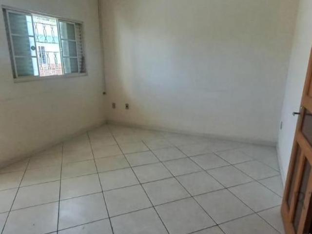 Venda de casa no Centro de Itajubá MG: 3 quartos, 1 sala, 1 banheiro e 1 vaga de garagem 135,67m²