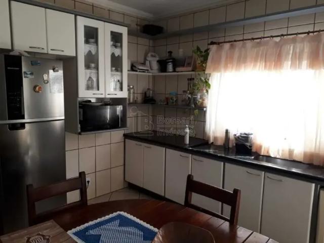 Venda de Casas / Padrão na cidade de Américo Brasiliense