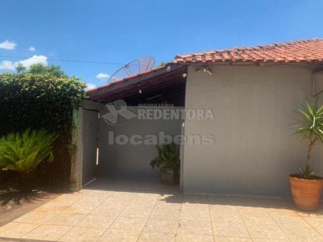 Chácara à Venda em Uchoa 2.022 m² com Piscina e Churrasqueira I Uchoa/SP